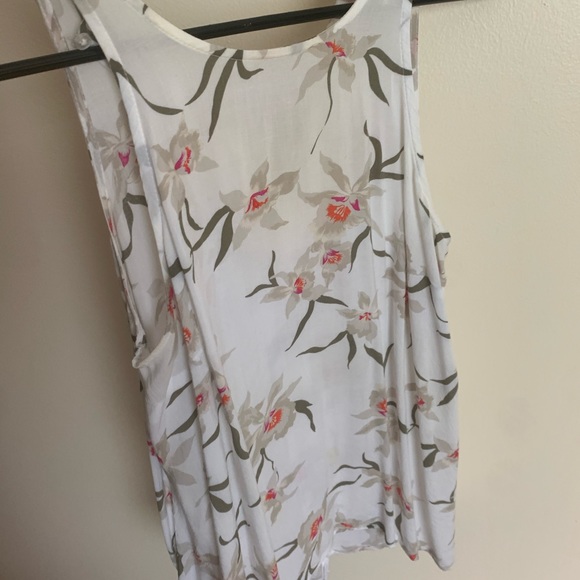 Various tanks and vest - Picture 2 of 9